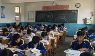 半江瑟瑟半江红什么意思