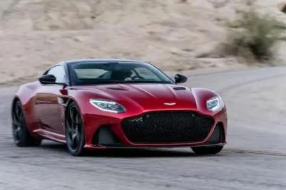 A lot of前面用is还是are